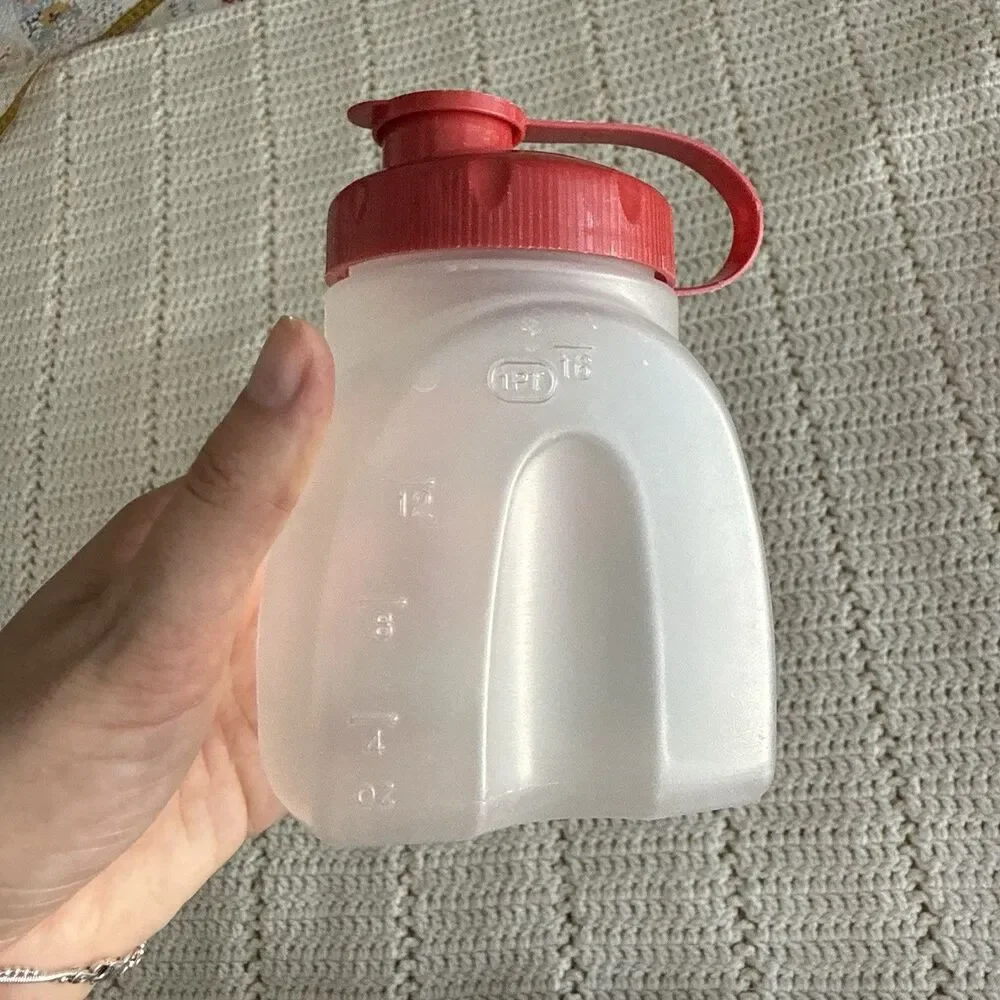 RUBBERMAID MixerMate Bottles #1C97 (32 oz) and #1C96 (16 oz) RED Maroon Pour Lid